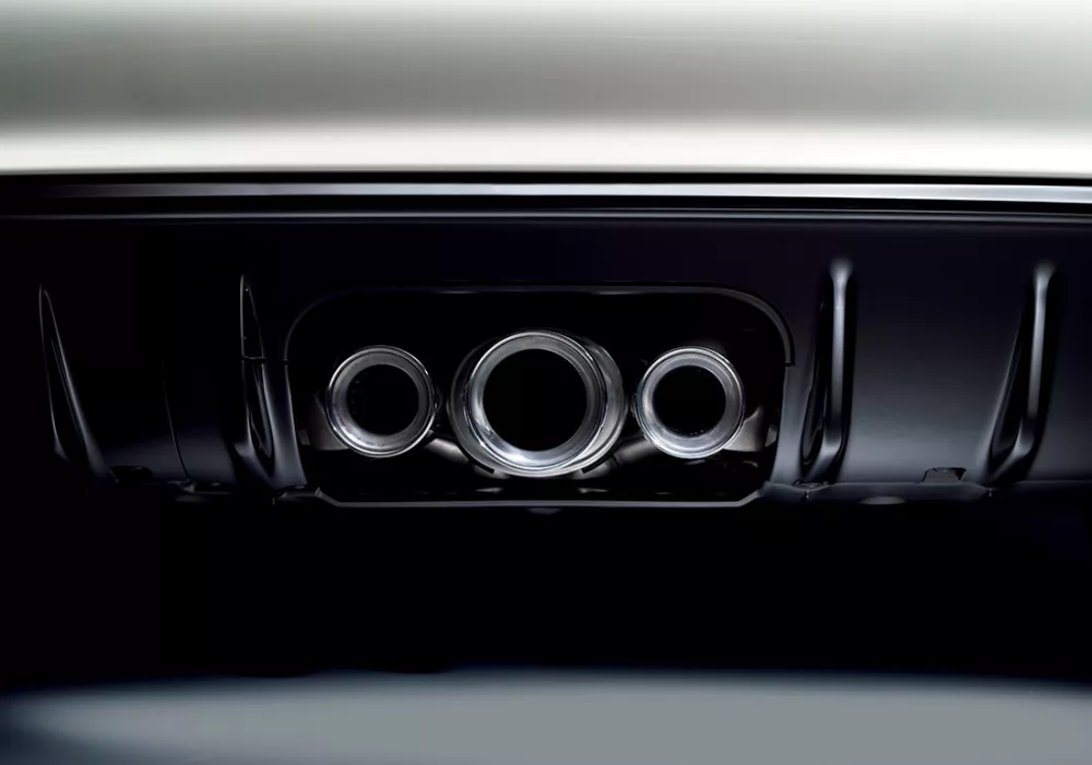 Triple Outlet Exhaust with Active Exhaust Valve