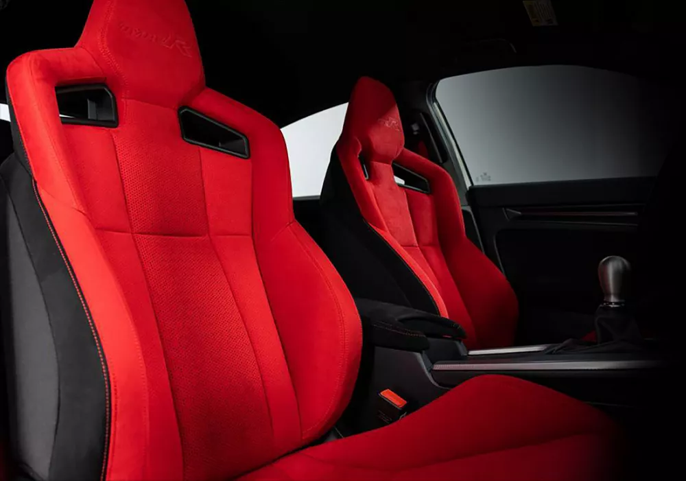 Exclusively-Designed Sport Seats with Double Red Stitching