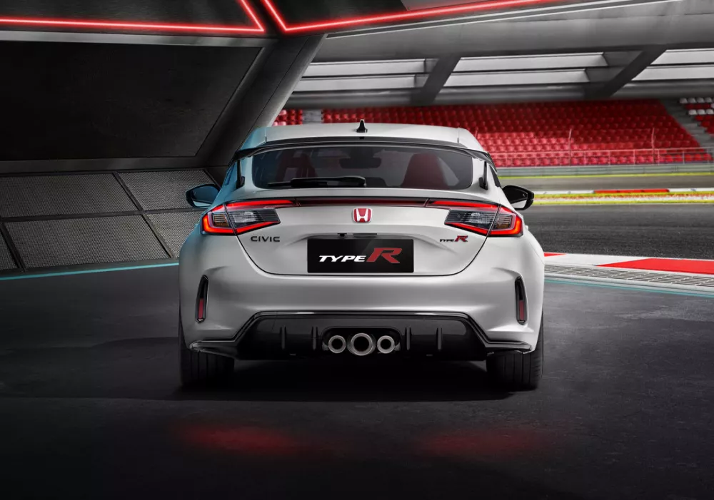 Sporty Bumper Design with Diffuser